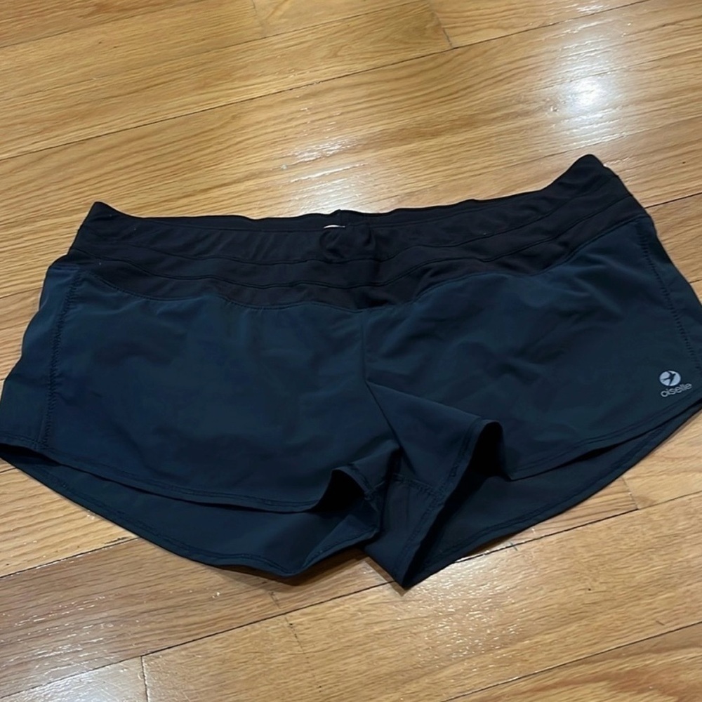 Oiselle women’s black shorts size 8.